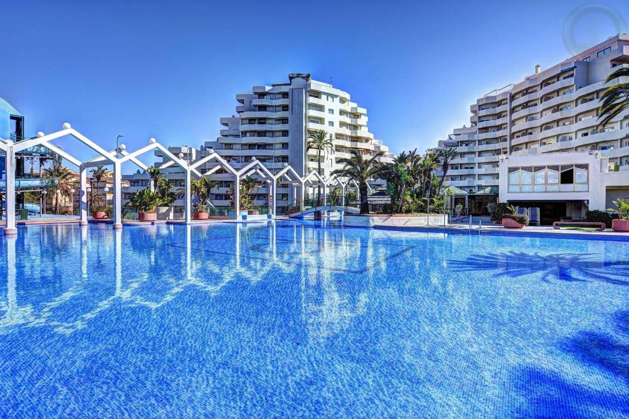 Benalbeach Apartment With Water Park Бенальмадена Экстерьер фото
